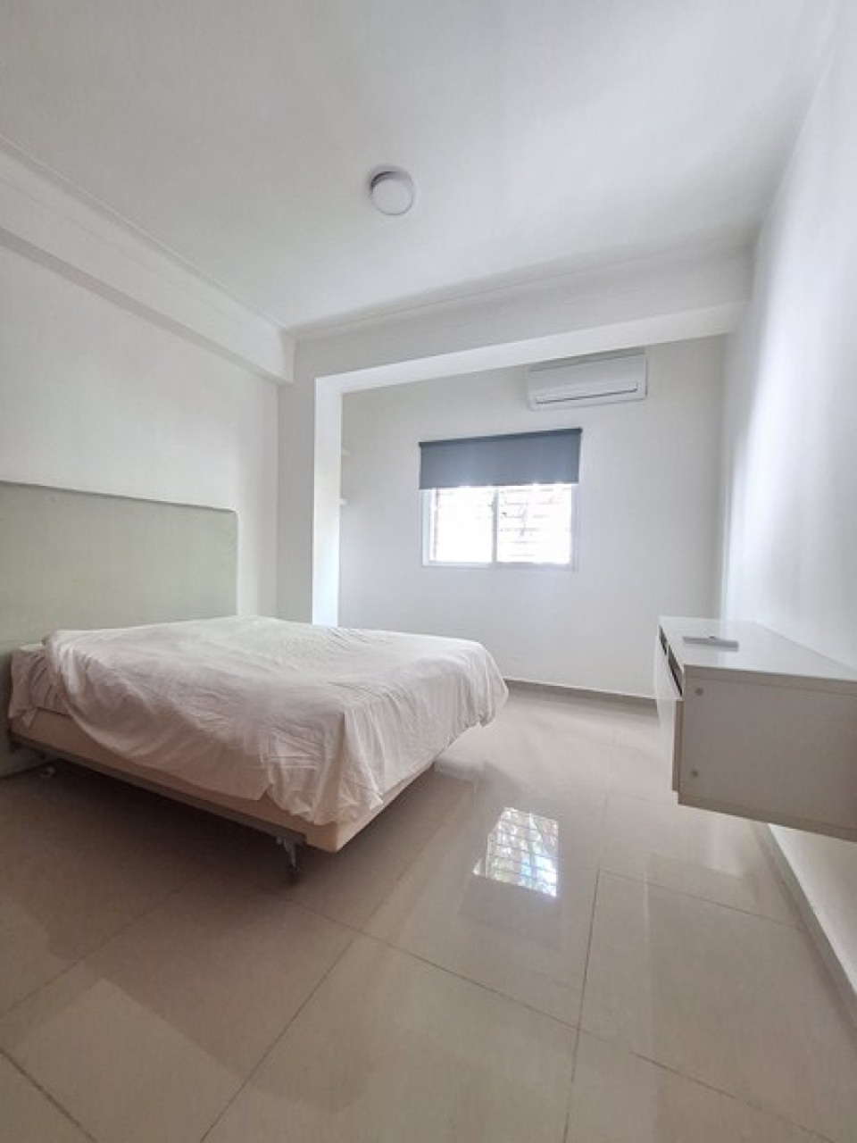 Third bedroom with green headboard